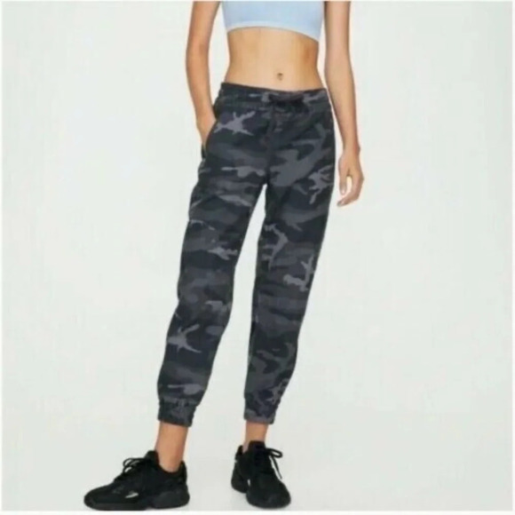 TNA Aritzia Alix joggers pants Gray Camo, 16674 - Picture 1 of 16